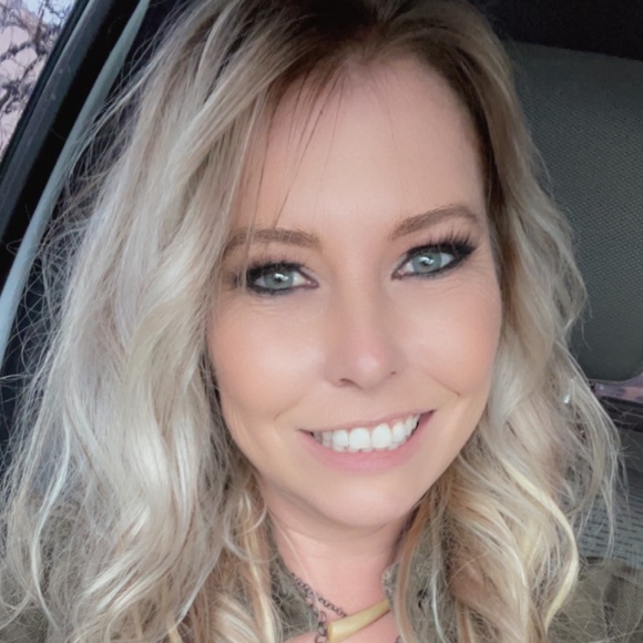 Meet your Posher, Kacey - Picture 2 of 4